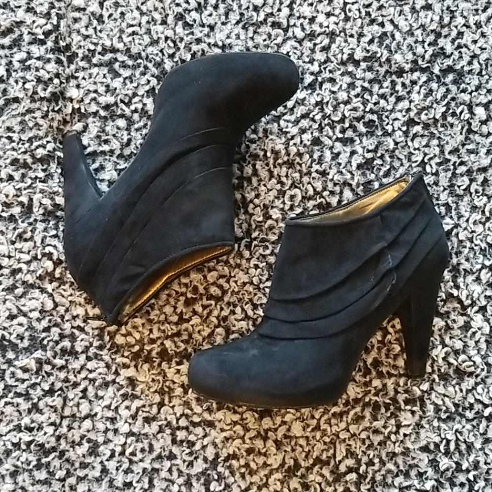 Elle Black Ankle Booties